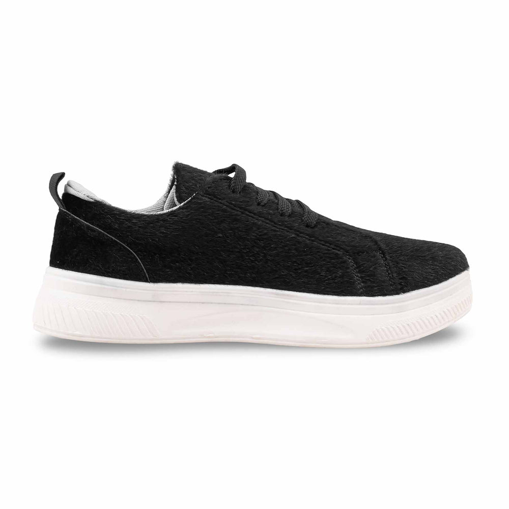 Black Casual Sneaker For Women AT7405