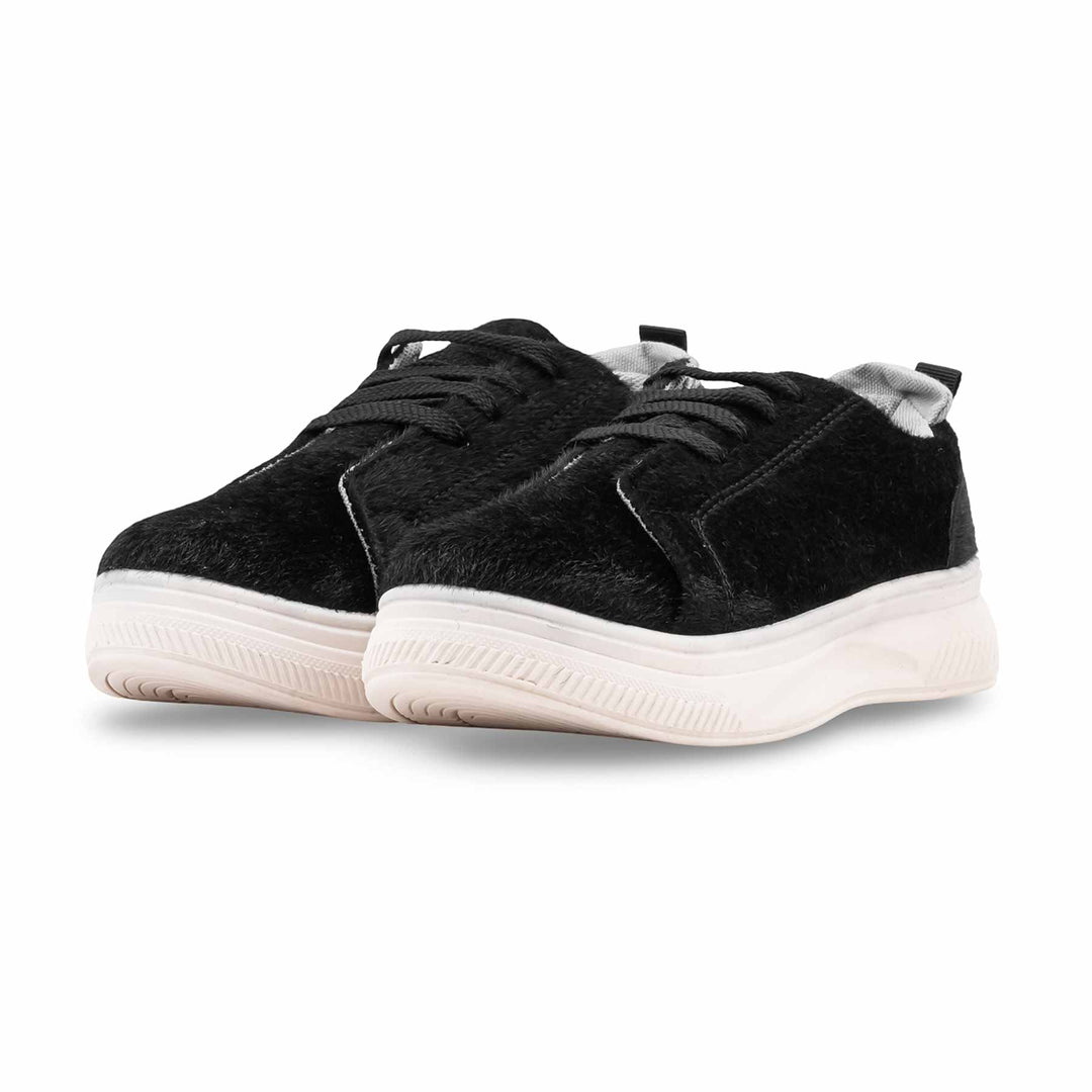 Black Casual Sneaker For Women AT7405