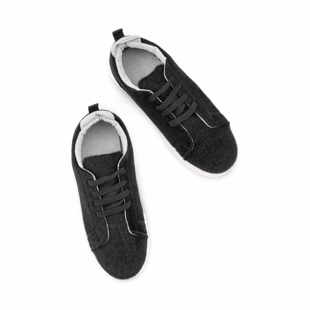 Black Casual Sneaker For Women AT7405