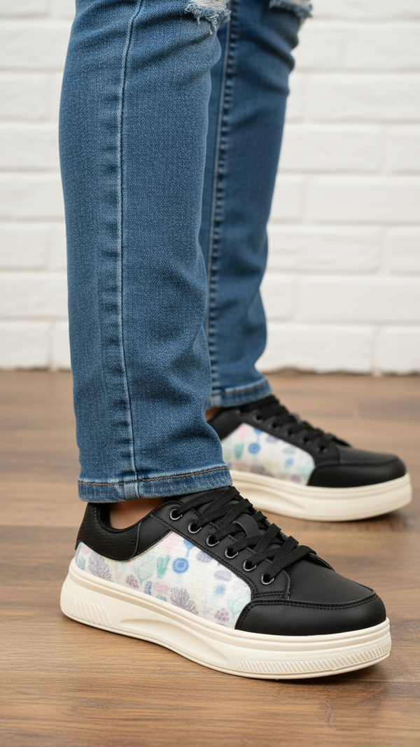 Black Casual Sneaker For Women AT7409