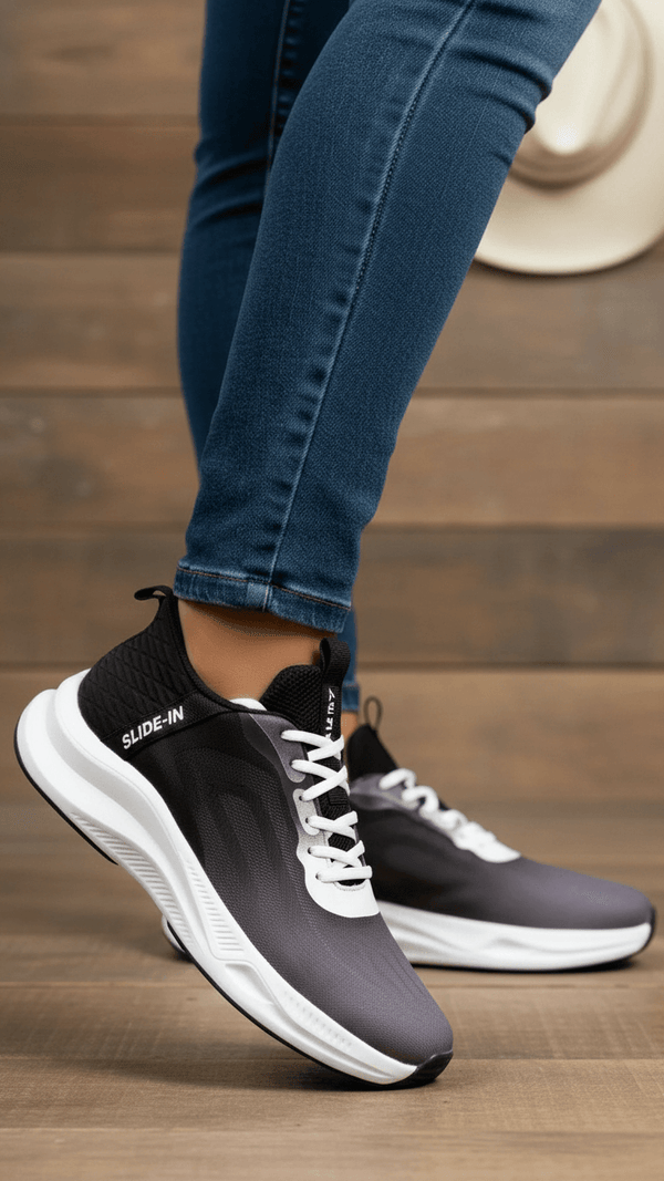 Black Casual Sneaker For Women AT7413