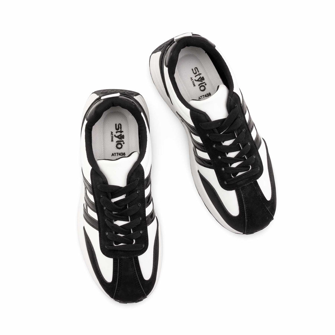 Black Casual Sneaker For Women AT7436