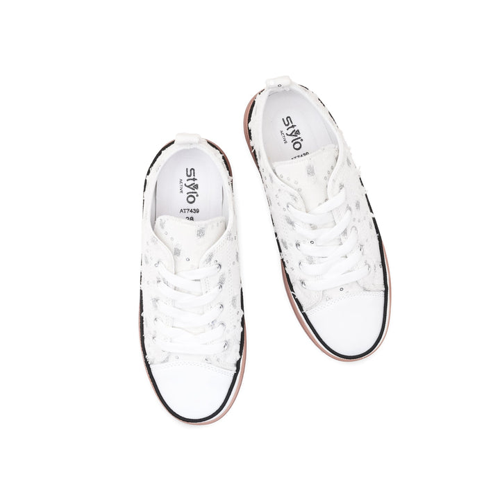 White Casual Sneaker For Ladies AT7439