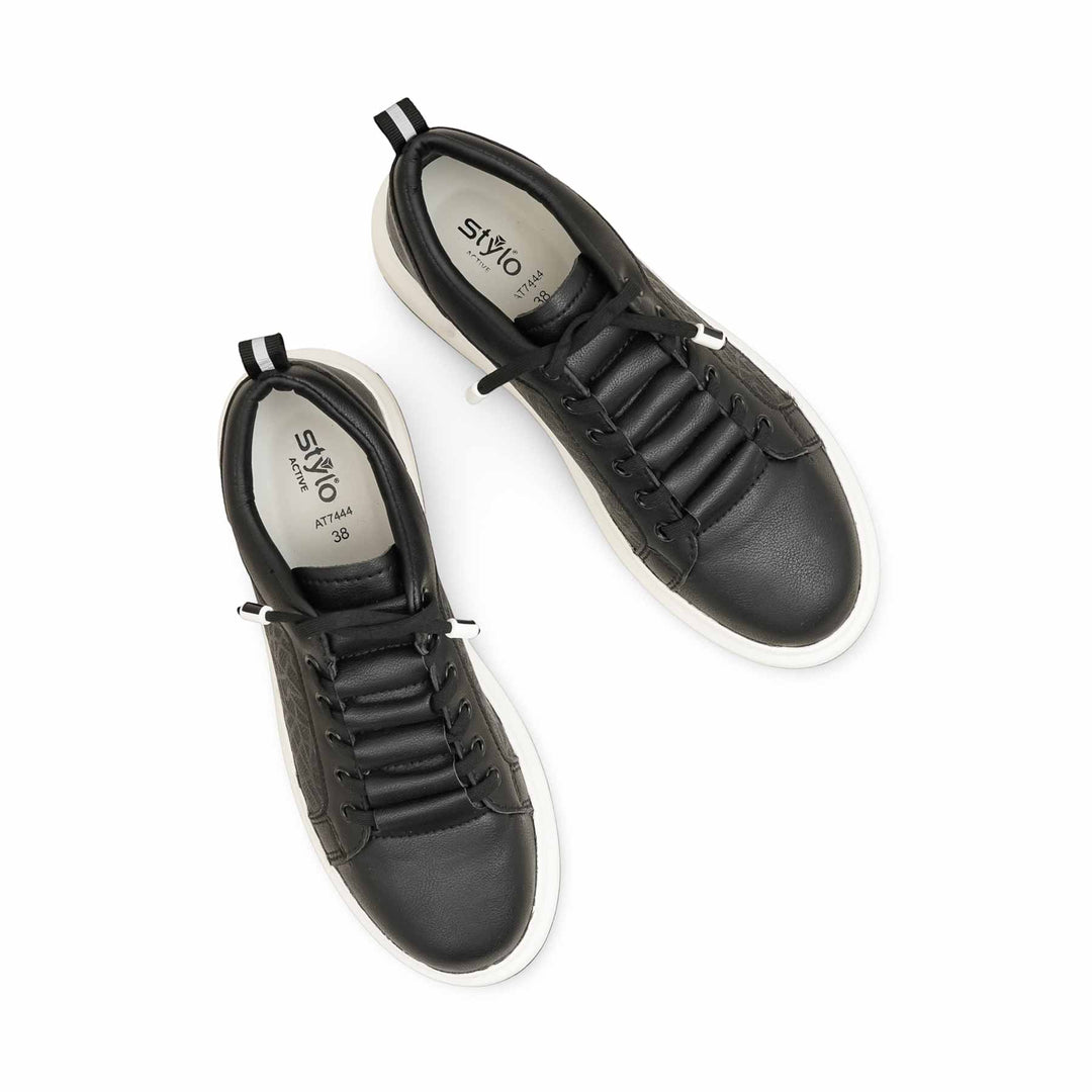 Black Casual Sneaker For Women AT7444