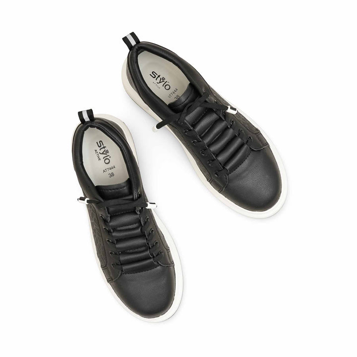 Black Casual Sneaker For Women AT7444