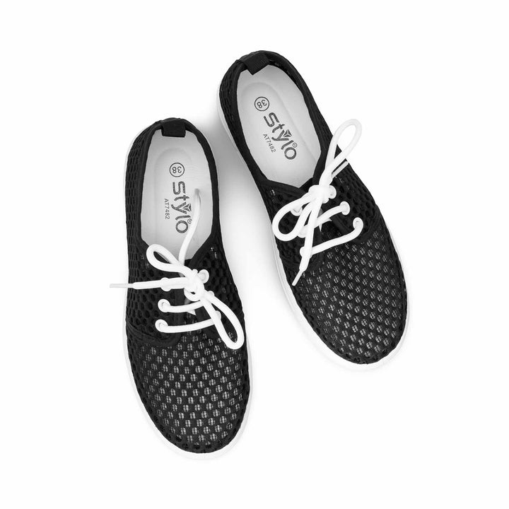Black Casual Sneaker For Women AT7482