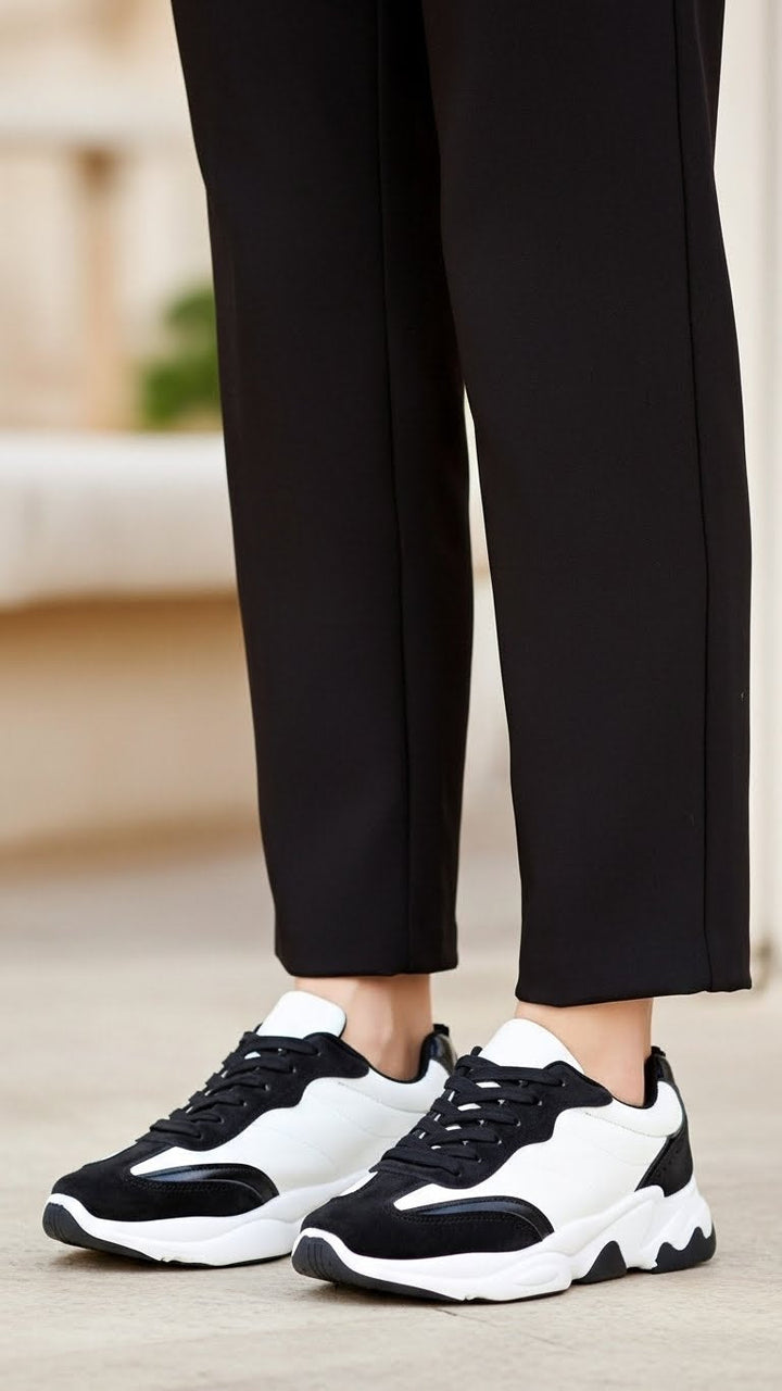 Black Casual Sneaker For Women AT7488