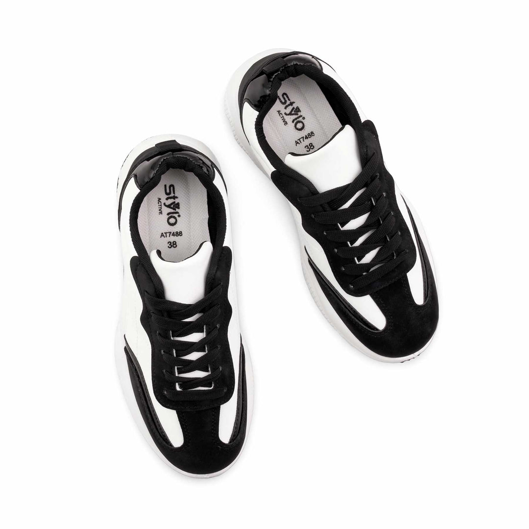 Black Casual Sneaker For Women AT7488