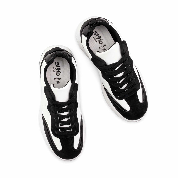 Black Casual Sneaker For Women AT7488