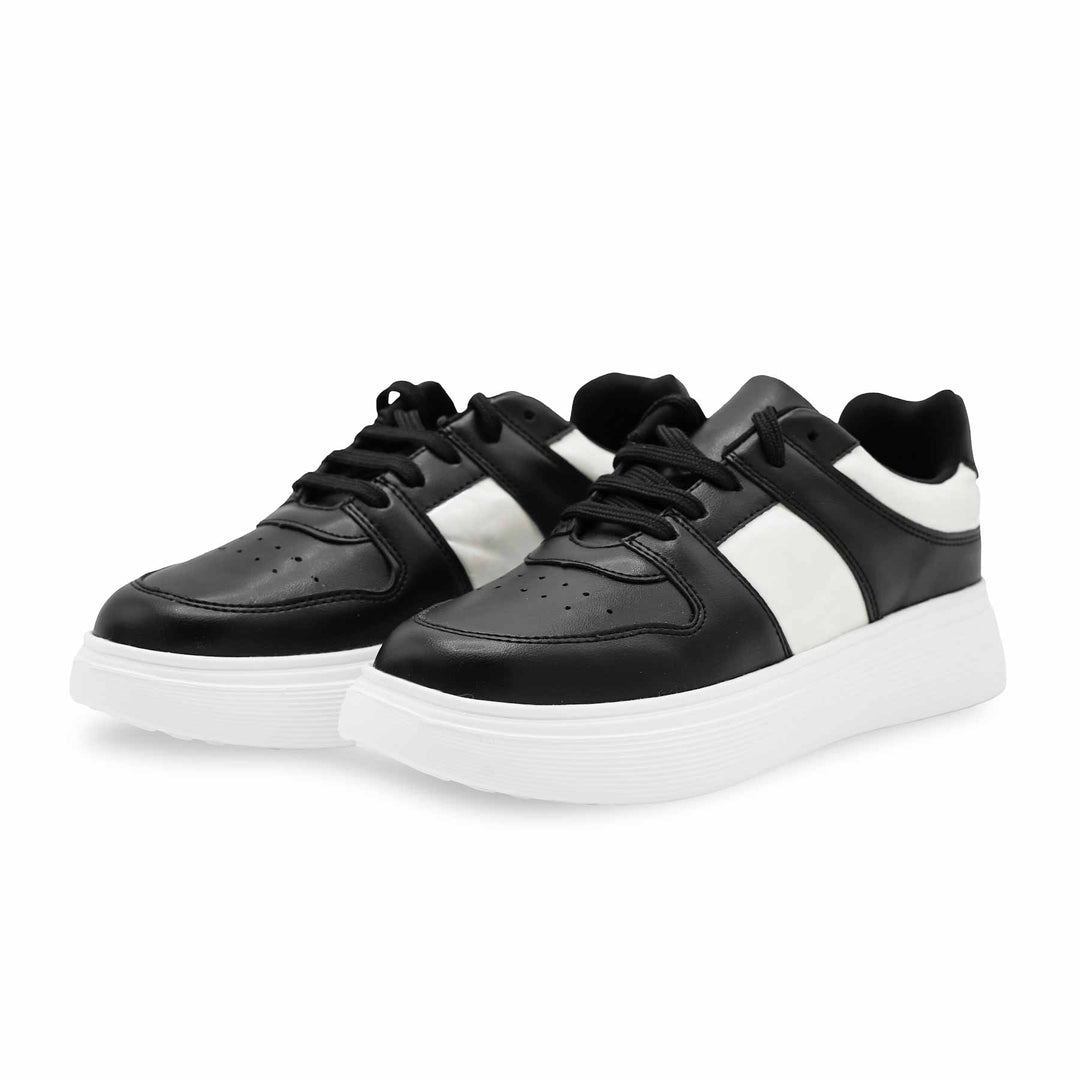 Black Casual Sneaker For Women AT7498