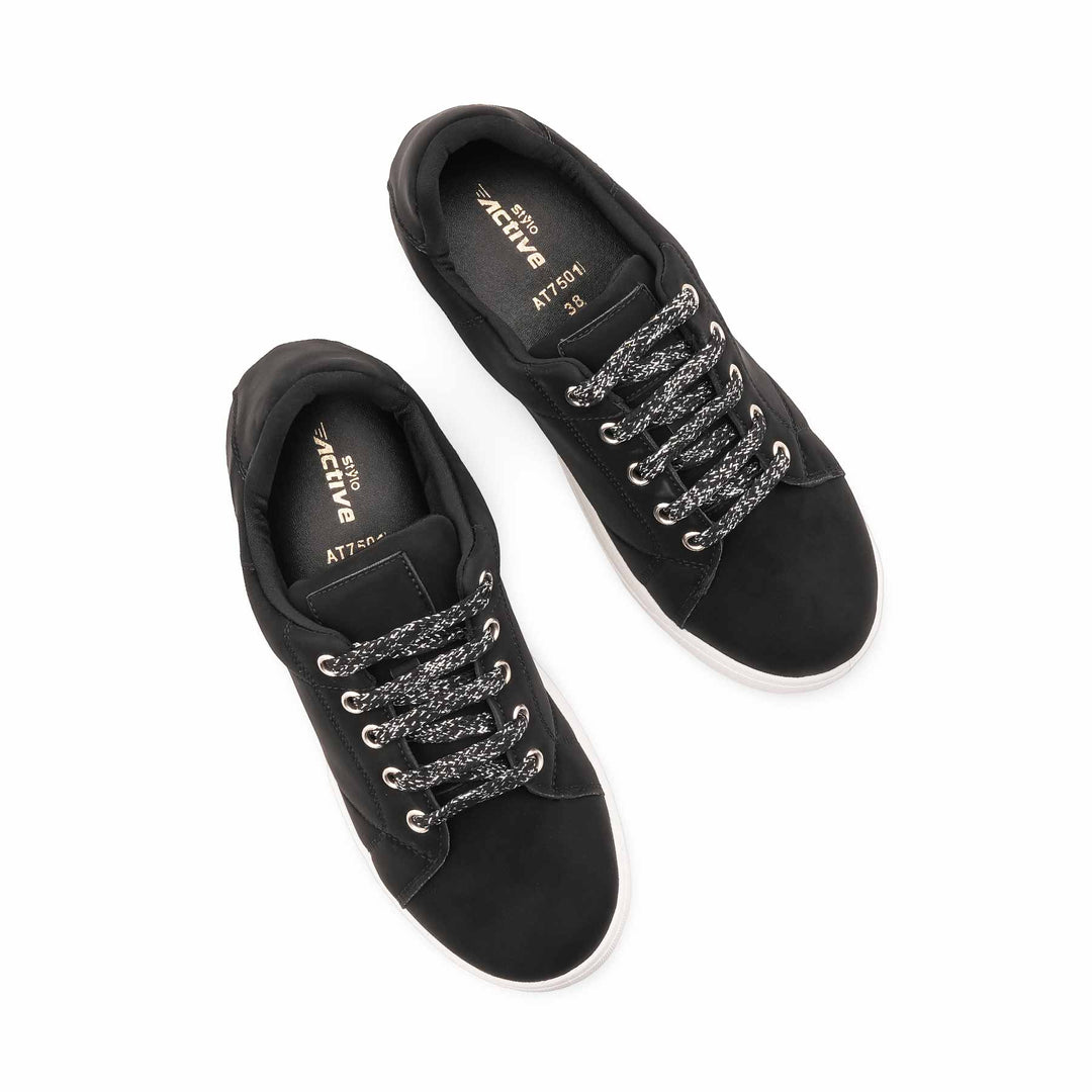Black Casual Sneaker For Women AT7501