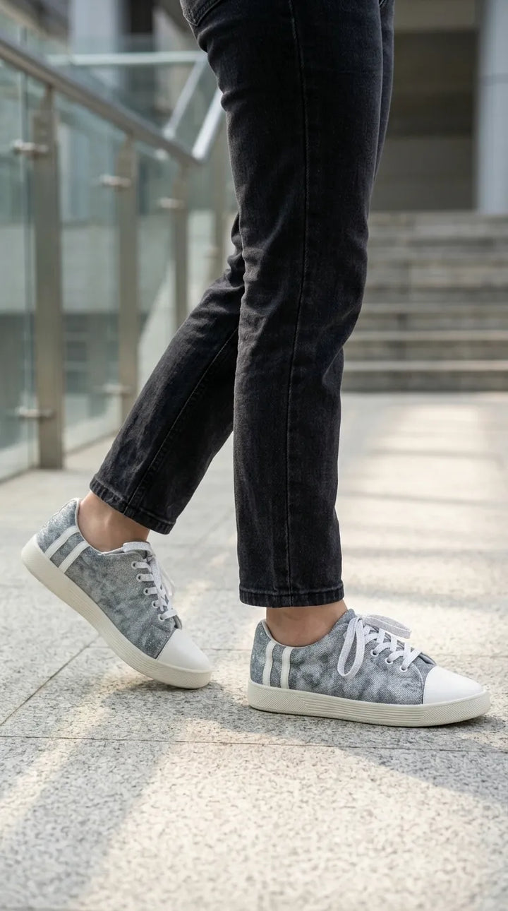 Grey Sneaker For Ladies AT7543