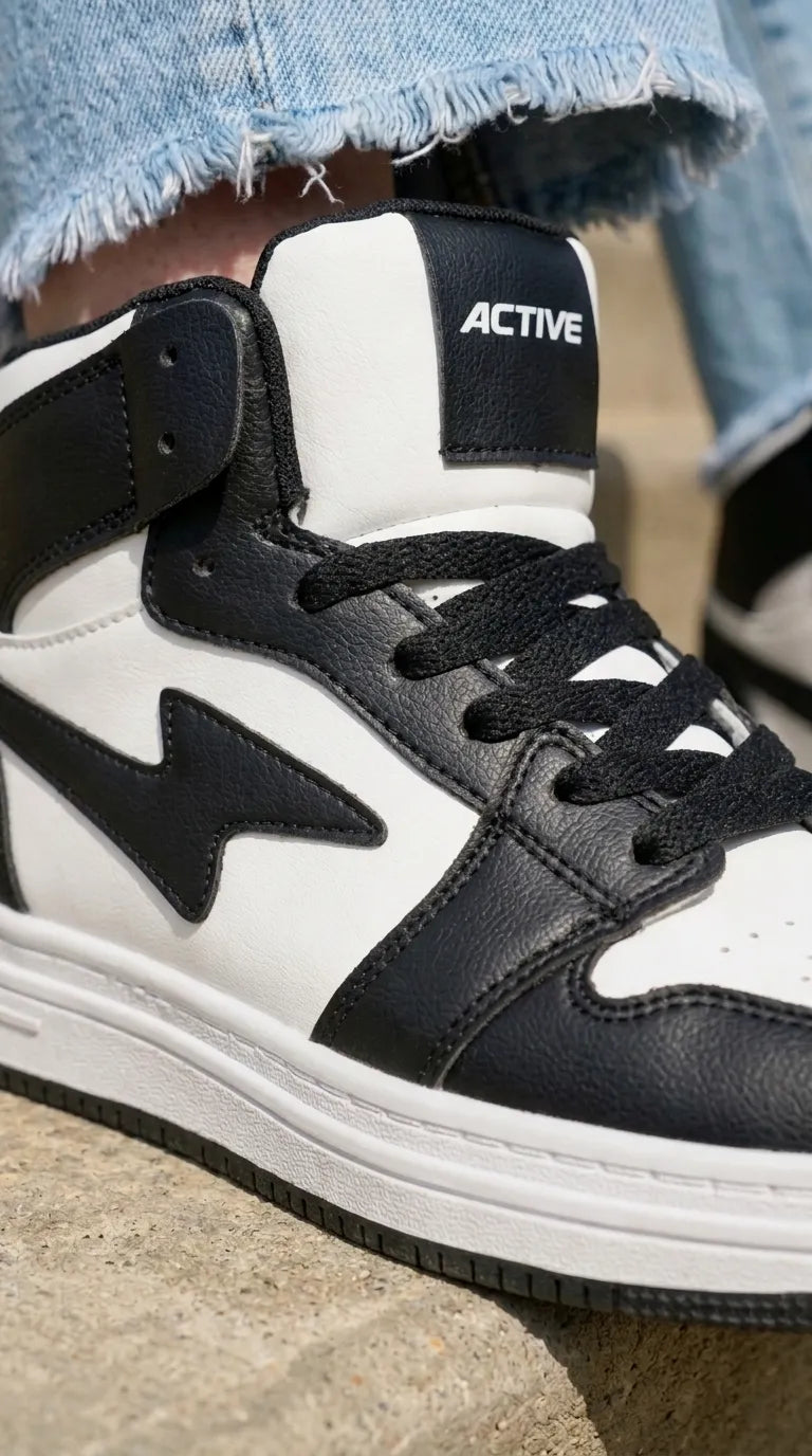 Black Sneaker For Ladies AT7570