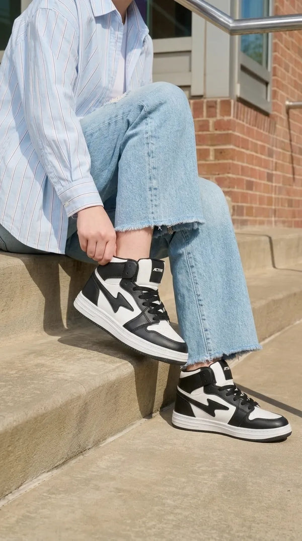 Black Sneaker For Ladies AT7570