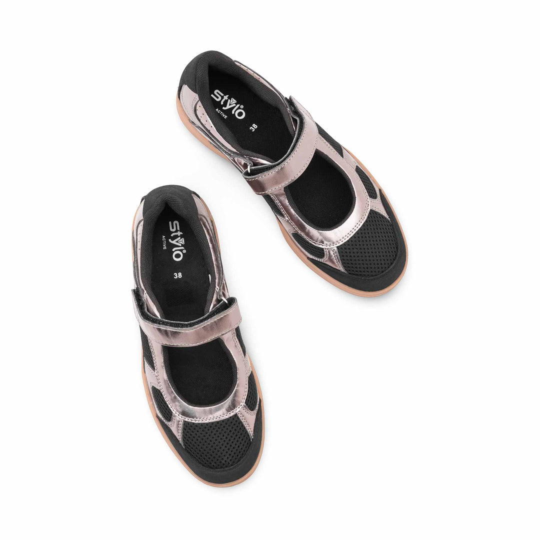 Black Casual Sneaker For Women AT9102