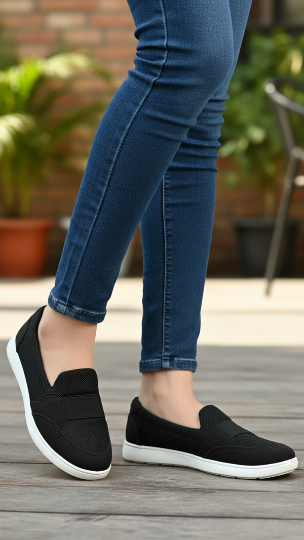 Black Sneaker For Ladies AT9104