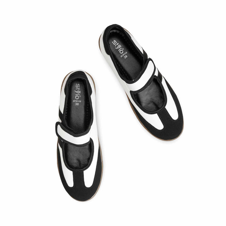 Black Casual Sneaker AT9109