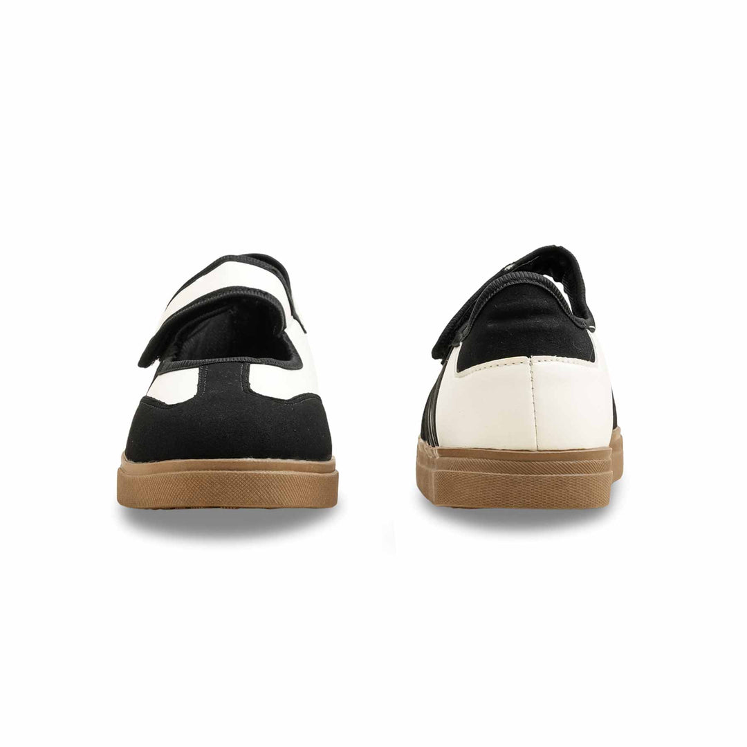 Black Casual Sneaker AT9109