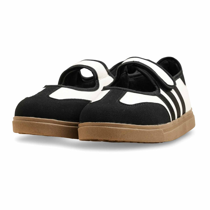 Black Casual Sneaker AT9109