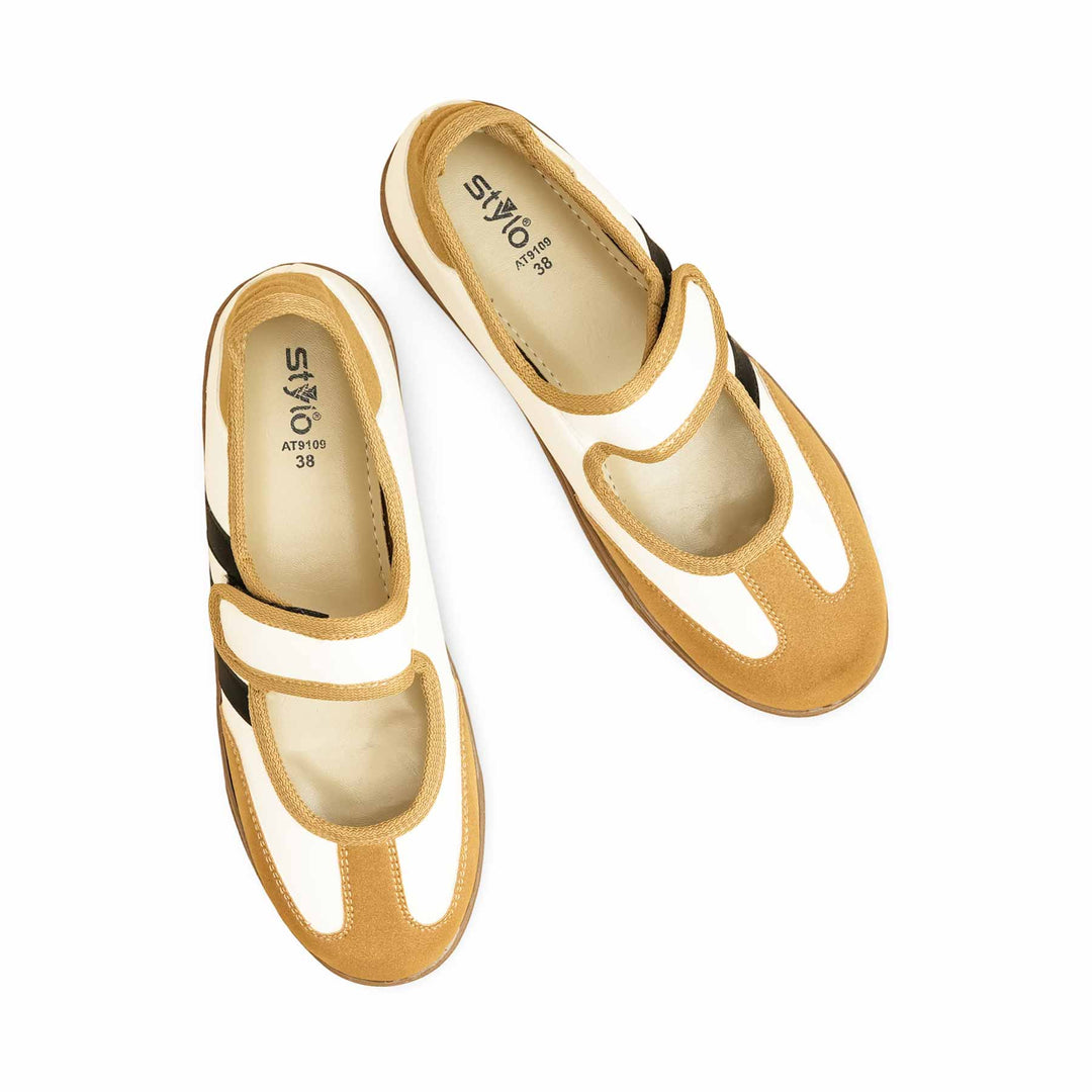 Beige Casual Sneaker AT9109