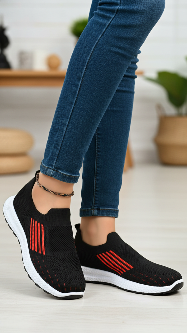 Black Casual Sneaker For Women AT9116
