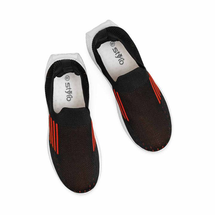 Black Casual Sneaker For Women AT9116