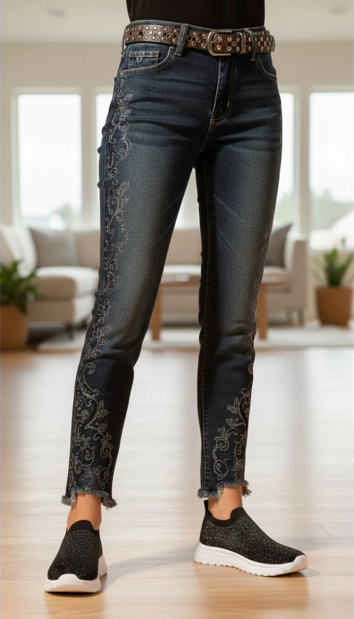 Black Casual Sneaker AT9120