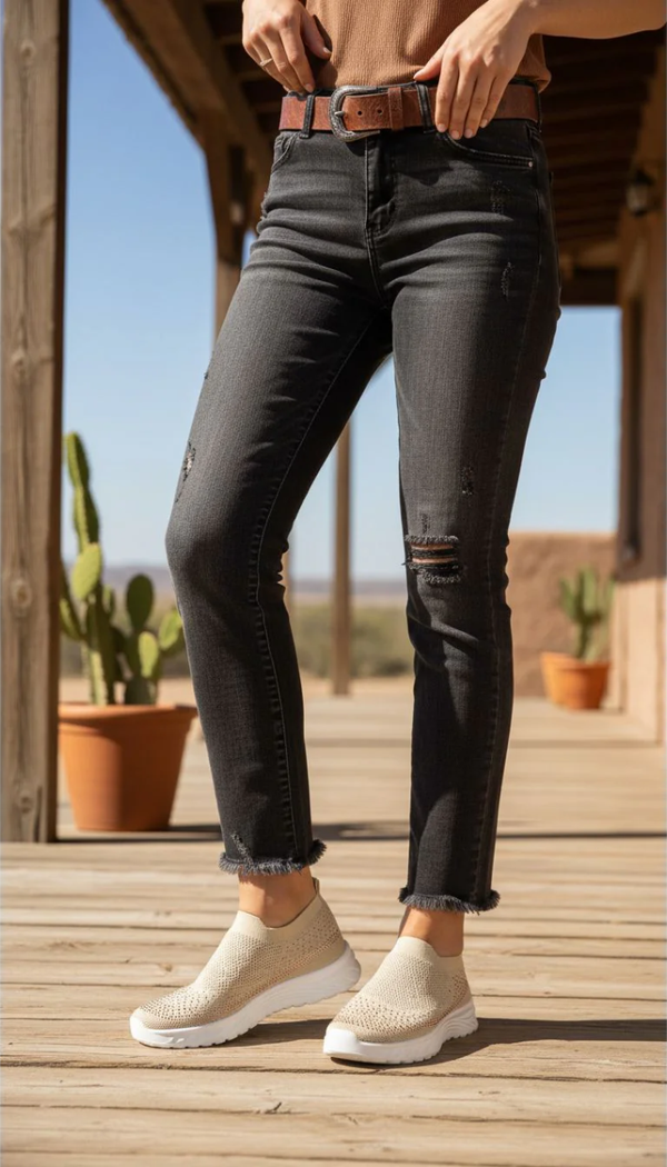 Fawn Casual Sneaker AT9121