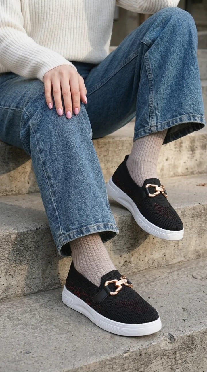 Black Sneaker For Ladies AT9128