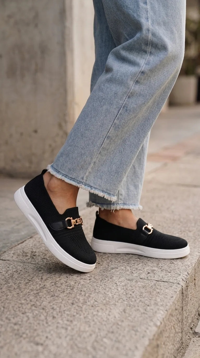 Black Sneaker For Ladies AT9131