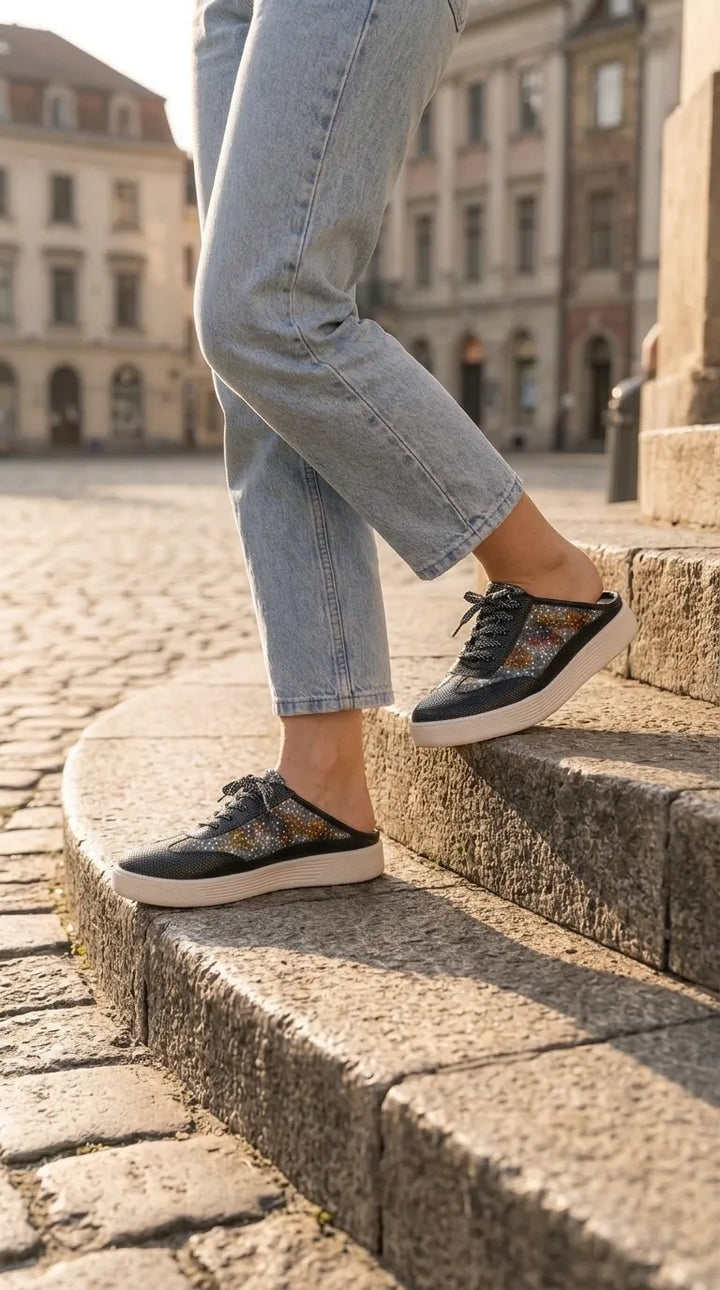 Black Sneaker For Ladies AT9165