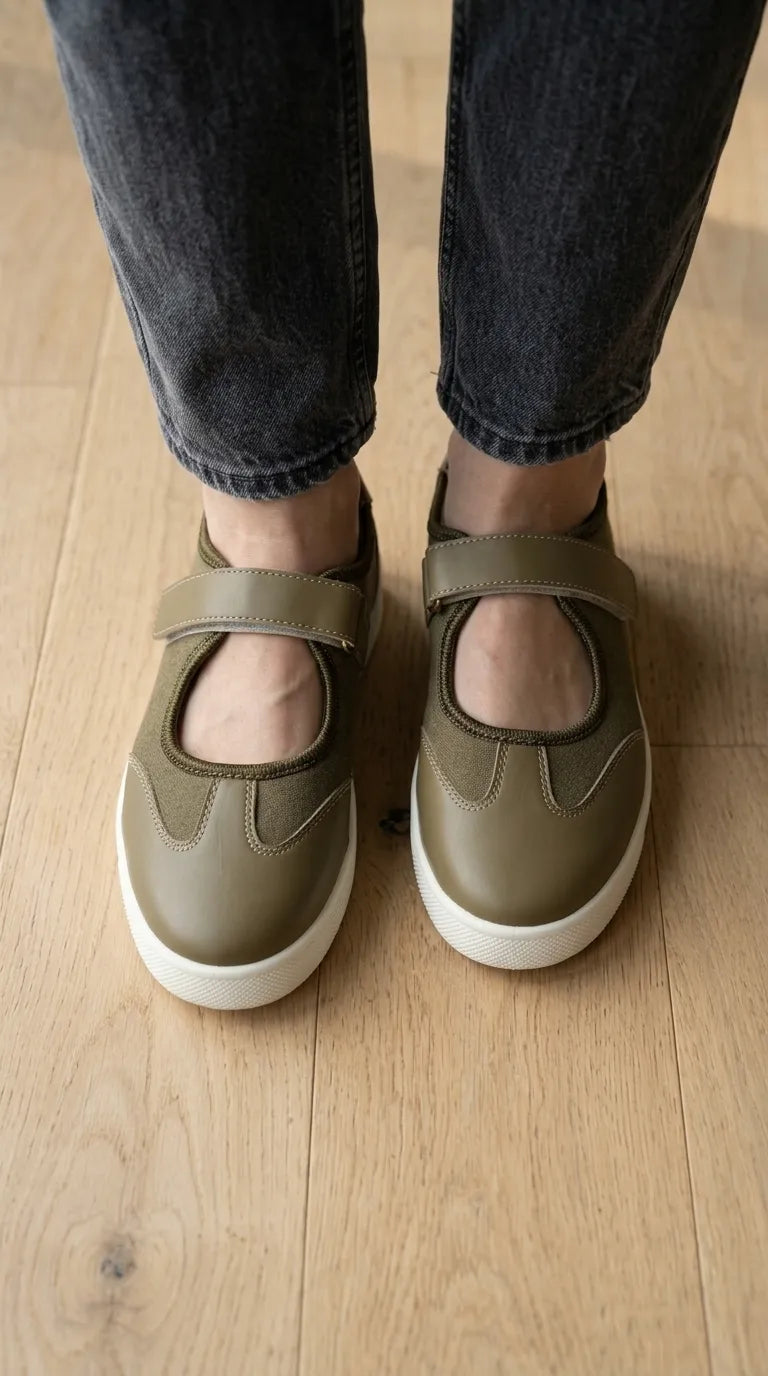 Brown Sneaker For Ladies AT9167