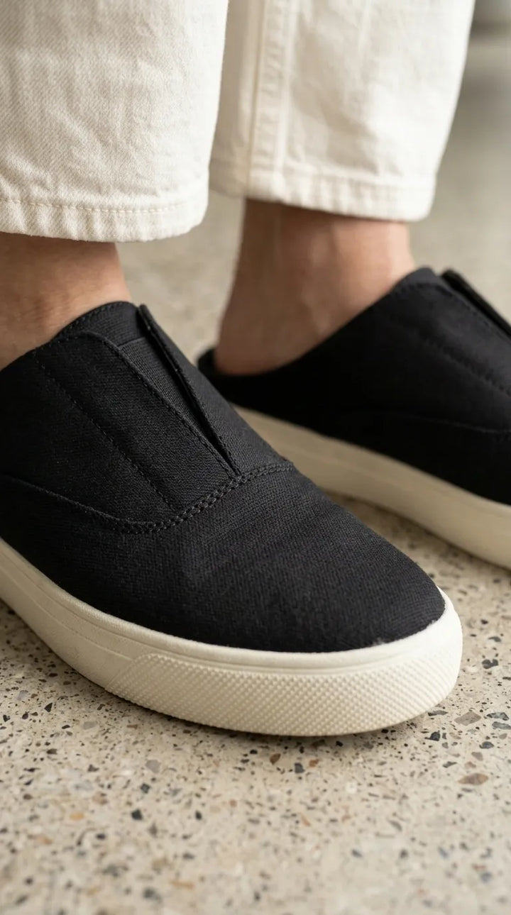 Black Sneaker For Ladies AT9168