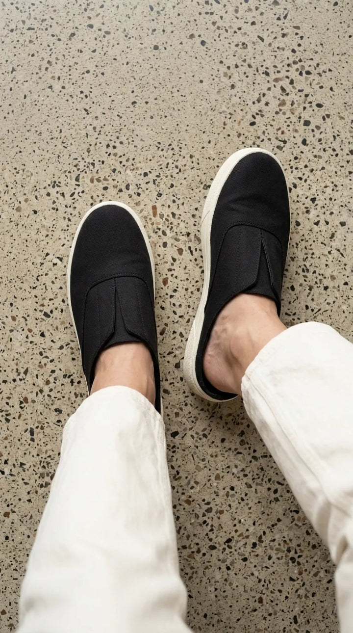 Black Sneaker For Ladies AT9168