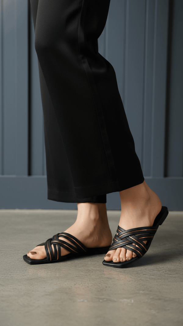 Black Casual Slipper For Ladies CL2202