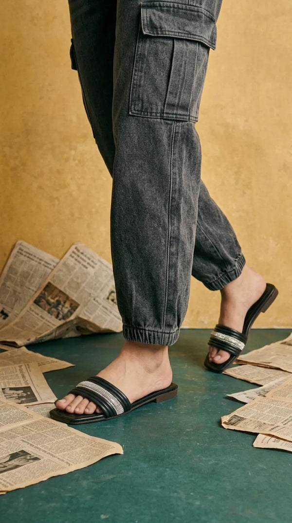 Black Casual Slipper For Ladies CL2344