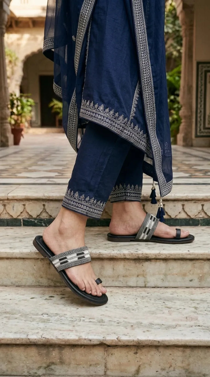 Black Casual Chappal For Ladies CL2347