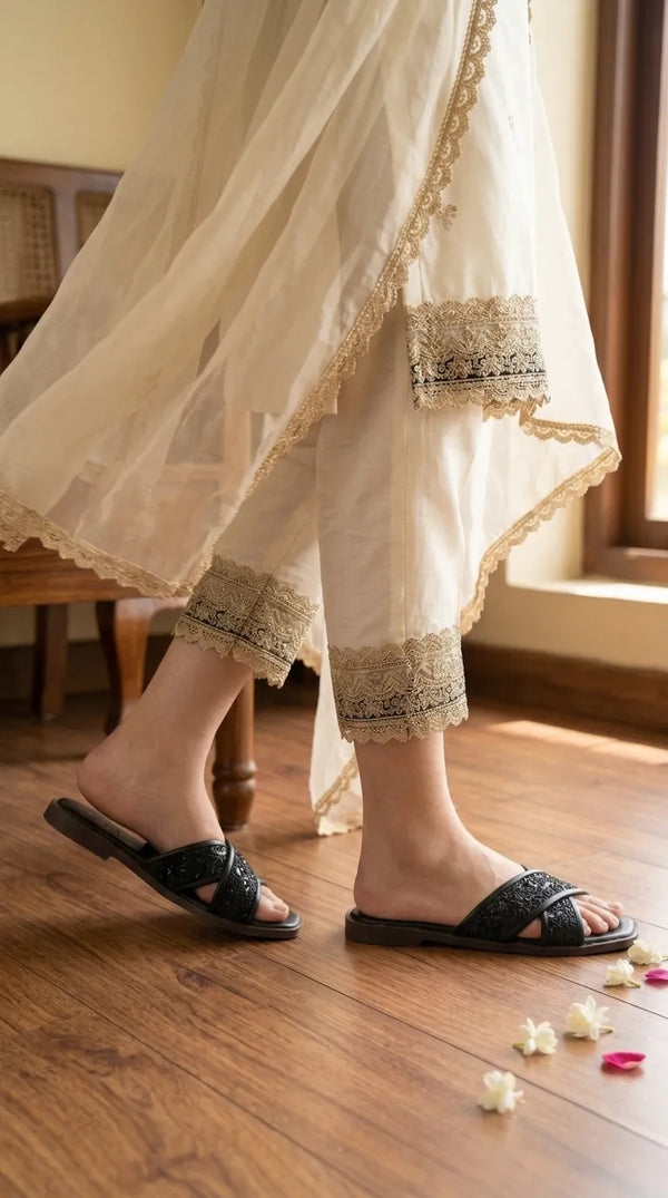 Black Casual Slipper For Women CL2368