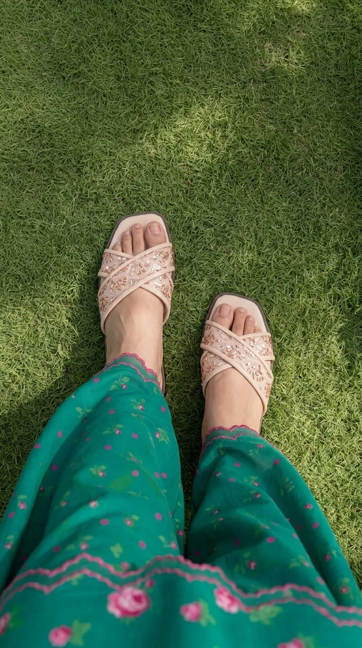 Fawn Casual Slipper For Women CL2368