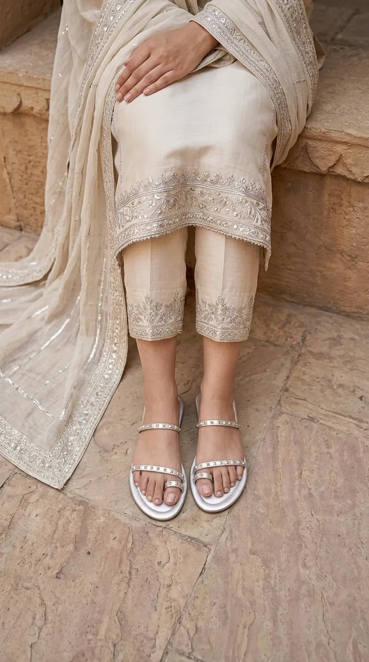 Silver Casual Chappal For Ladies CL2372