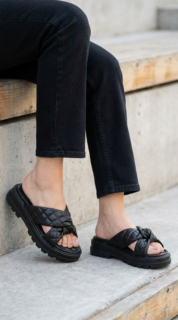 Black Casual Softy For Women CL5572