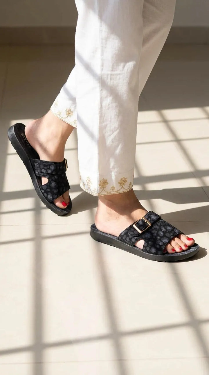 Black Casual Softy For Ladies CL5655