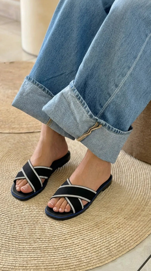 Black Casual Softy For Ladies CL5675