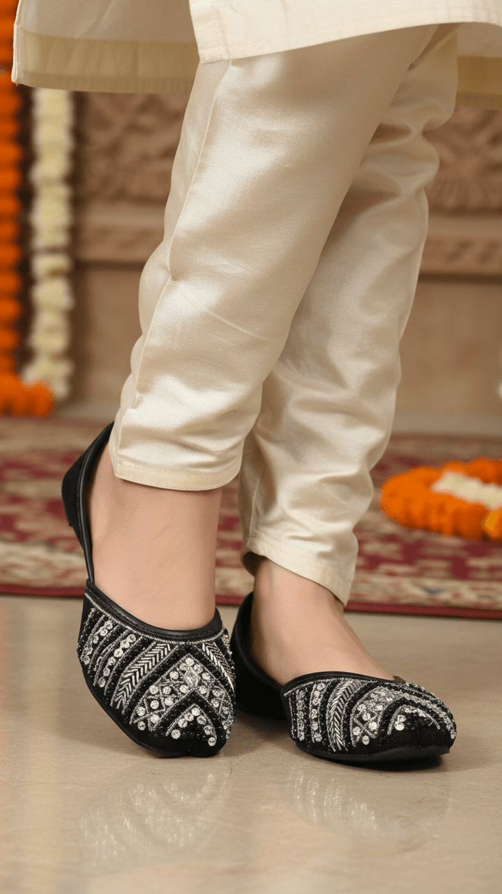 Black Fancy Women Khusa EC8608