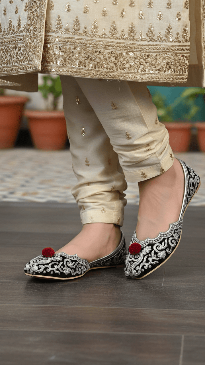 Silver Ethnic Khusa For Ladies EC8622