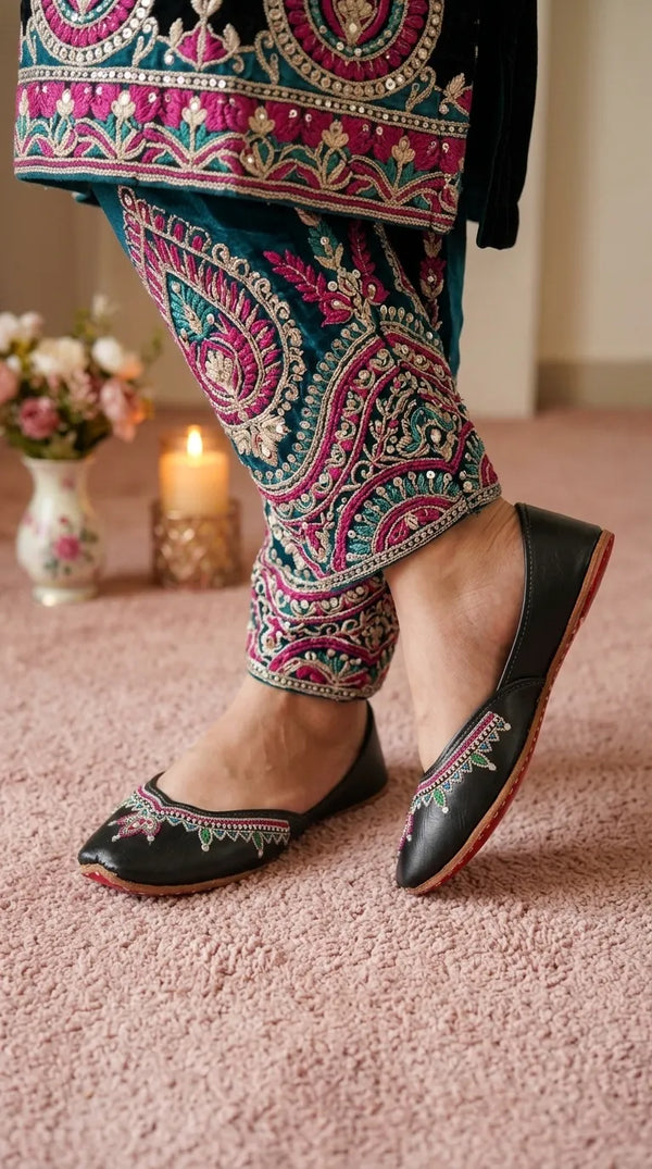 Black Ethnic Khussa For Ladies EC8772
