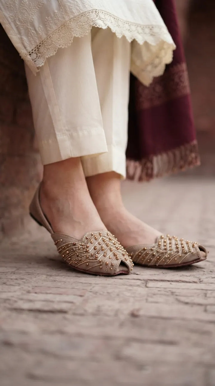 Beige Ethnic Khussa For Ladies EC8791