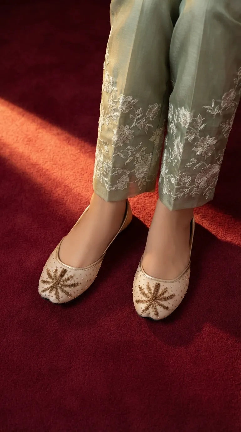 White Ethnic Khussa For Women EC8794