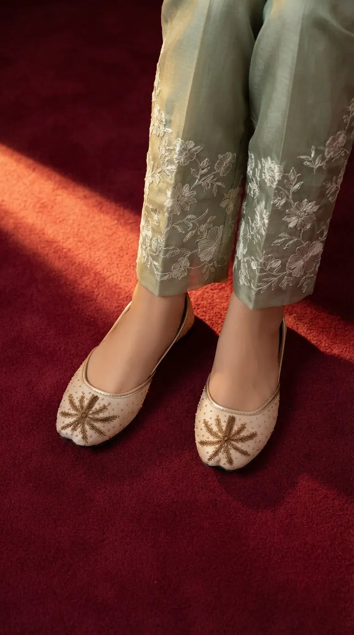 White Ethnic Khussa For Women EC8794