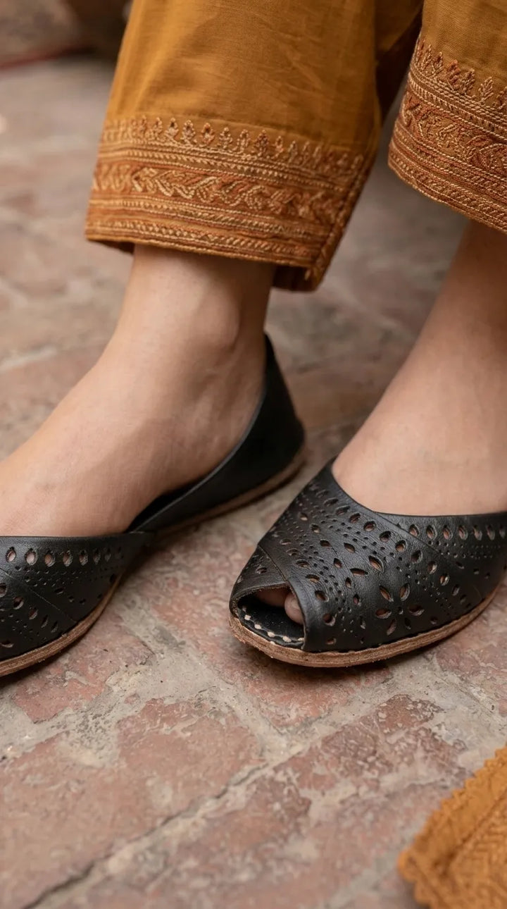 Black Leather Khussa For Ladies EC8927